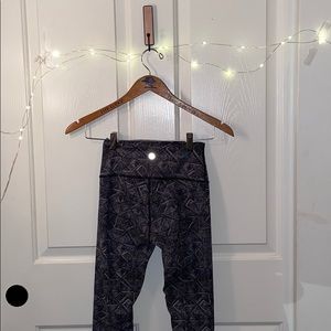 LULULEMON WUNDER UNDER TRIBAL PRINT LEGGINGS